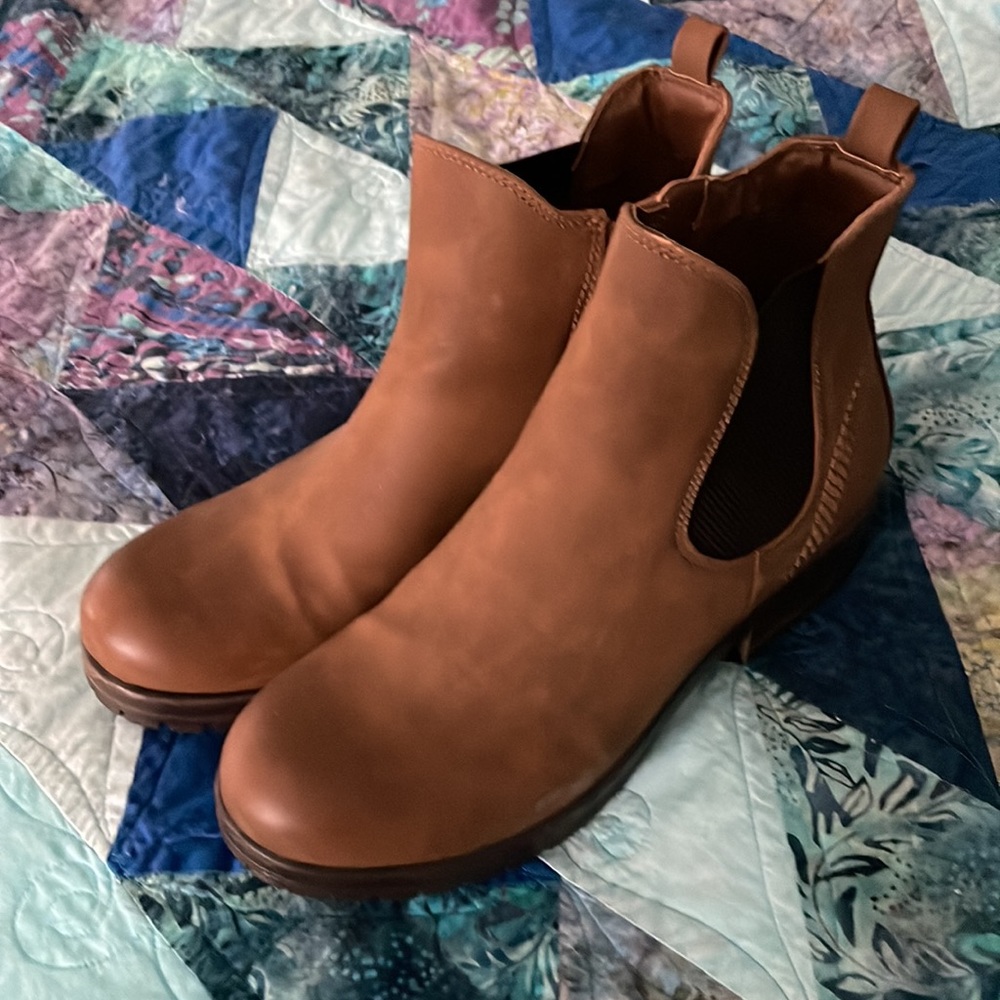 Nearly new! Tan ankle zip boots; Best for size 8 - Picture 2 of 6